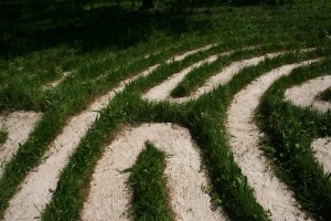 Labyrint u Kavanů v Malé Lhotě než zapadal sněhem