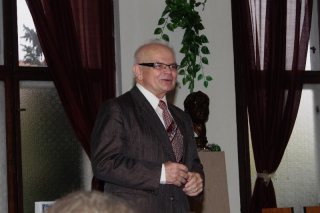 karol-hovori titulka