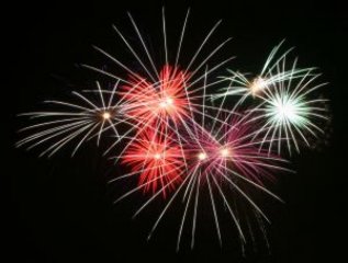 color-fireworks-with-white-rays_2549266