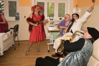 27-04-16klauni-na-ldn_46