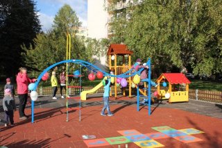 440a_foto_hriste_na_sidlisti_u_nadrazi_se_dockalo_slavnostne_rodinneho_otevreni