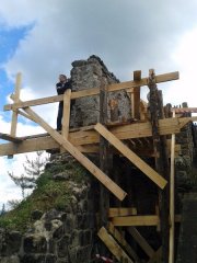 230a_foto_rekonstrukcni_a_zachranne_prace_v_arealu_hradu_valdstejna_pokracuji