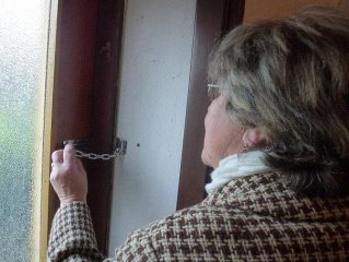 seniori-bezpecnost-kradez-zlodej_denik-605